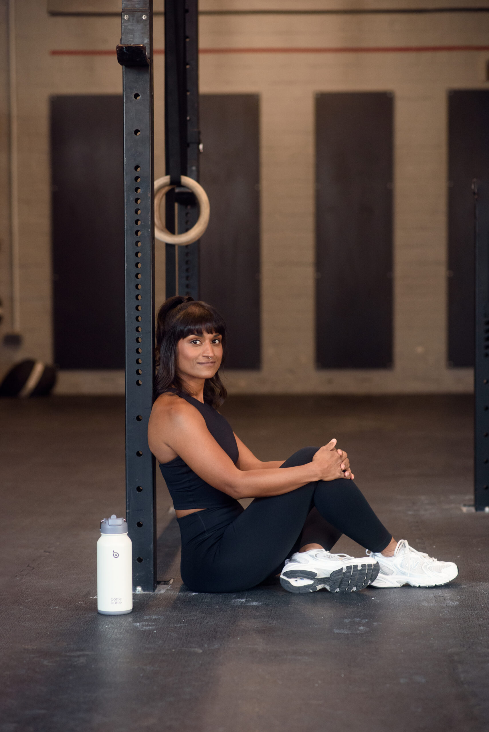 Sportlerin im Fitnessstudio
